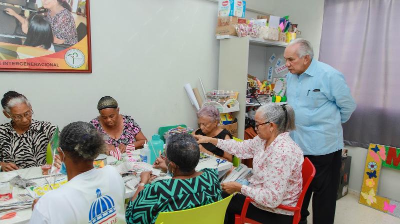 Dir. Ejecutivo de CONAPE recibe visita del rector de la UASD en el Hogar de Día de Ciudad Juan Bosch