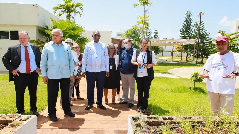 Dir. Ejecutivo de CONAPE recibe visita del rector de la UASD en el Hogar de Día de Ciudad Juan Bosch