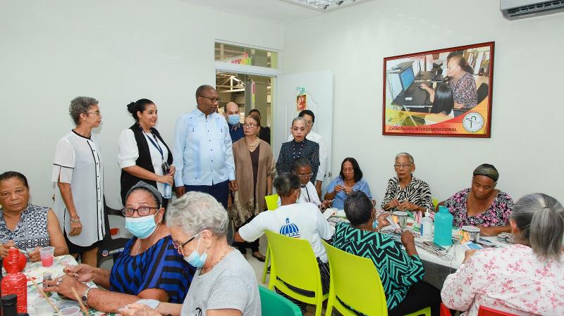 Dir. Ejecutivo de CONAPE recibe visita del rector de la UASD en el Hogar de Día de Ciudad Juan Bosch