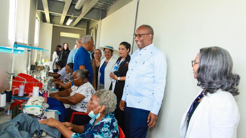 Dir. Ejecutivo de CONAPE recibe visita del rector de la UASD en el Hogar de Día de Ciudad Juan Bosch