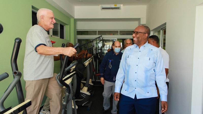Dir. Ejecutivo de CONAPE recibe visita del rector de la UASD en el Hogar de Día de Ciudad Juan Bosch