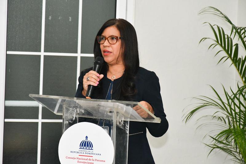 Director Ejecutivo de CONAPE firma convenios con centros integrales para adultos mayores