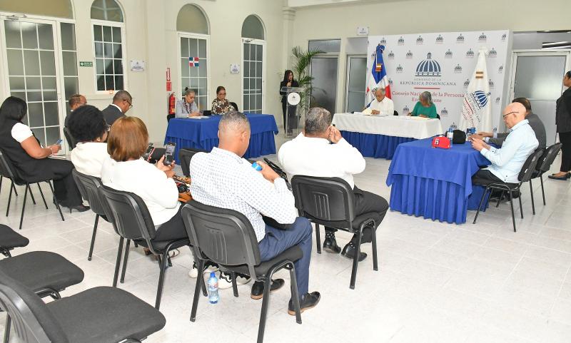 Director Ejecutivo de CONAPE firma convenios con centros integrales para adultos mayores