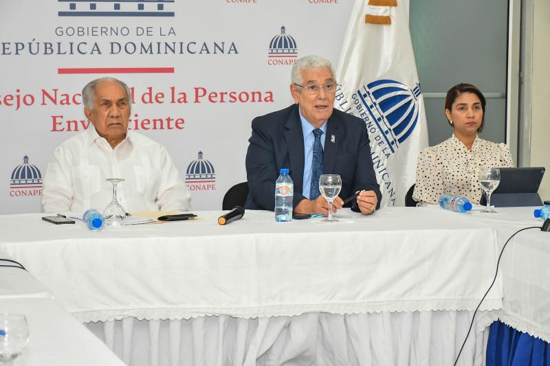 Rumión entre el Director Ejecutivo de CONAPE y el Director de Odontología de Salud Pública 