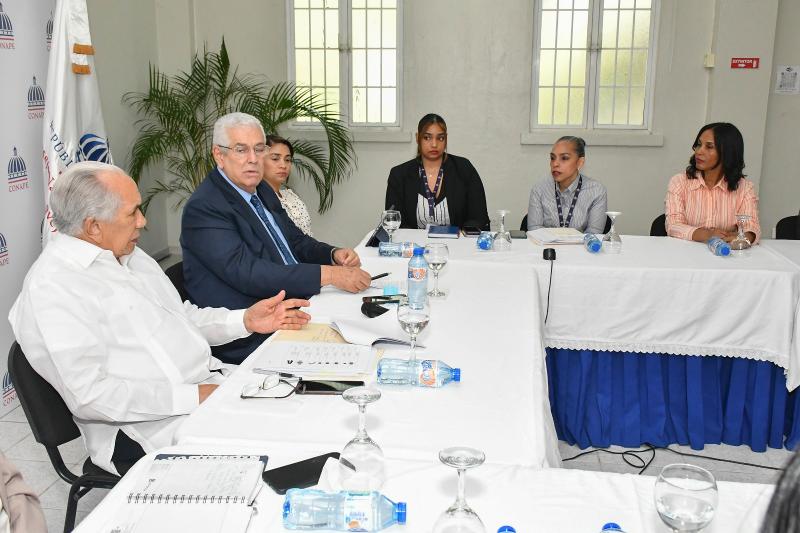 Rumión entre el Director Ejecutivo de CONAPE y el Director de Odontología de Salud Pública 