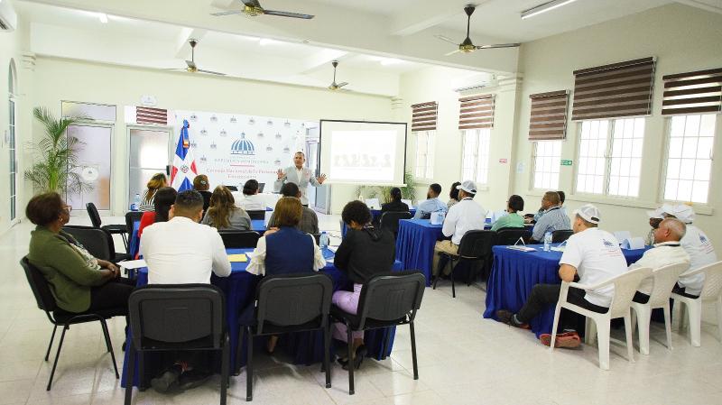 CONAPE imparte curso de capacitación sobre 