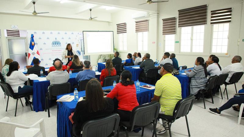 Dir. Ejecutivo de CONAPE preside taller de inducción por nuevo personal