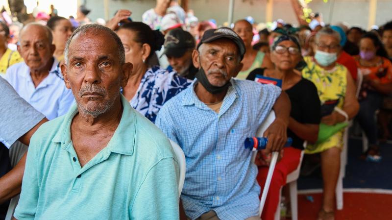 CONAPE imparte charla sobre la Ley 352-98 a decenas de adultos mayores
