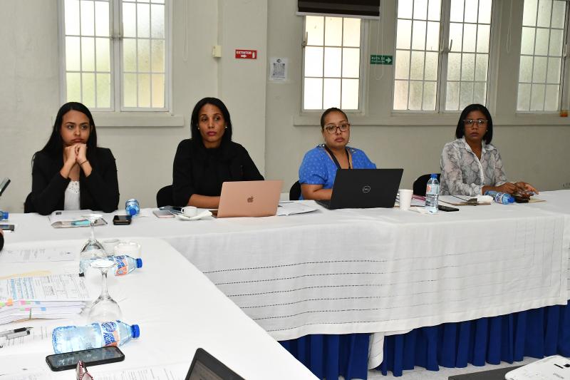 Dir. Ejecutivo de CONAPE dirige reunión para evaluar resultados del programa Familia de Cariño