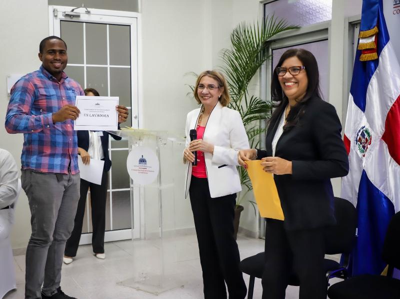 CONAPE celebra el Día del Padre junto a sus colaboradores