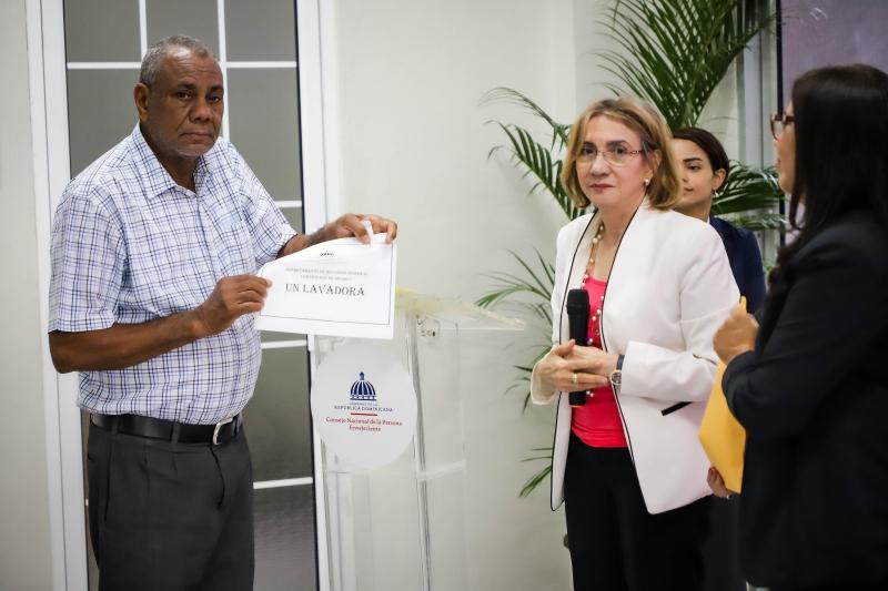 CONAPE celebra el Día del Padre junto a sus colaboradores