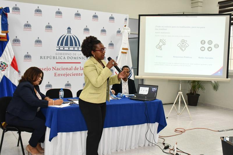 CONAPE imparte taller sobre Técnicas y Herramientas de Comunicación 