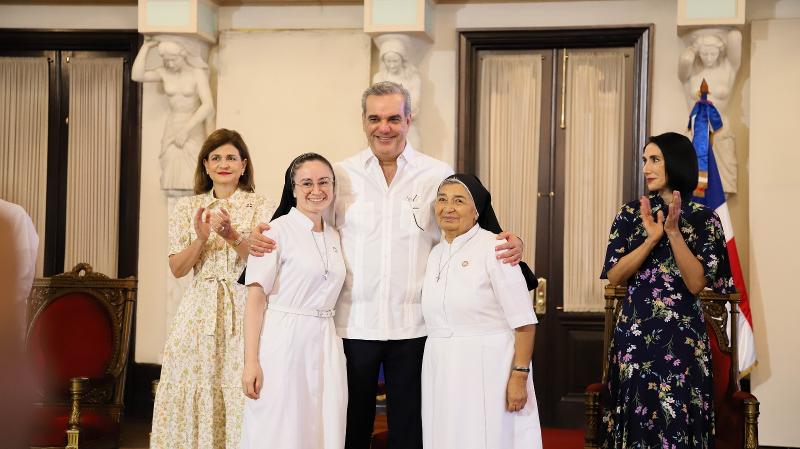 El Presidente Luis Abinader y CONAPE otorgan premios en el Día Internacional de la Persona de Edad
