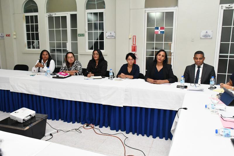 CONAPE y SUPERATE revisan los avances de Comunidades de Cuidado