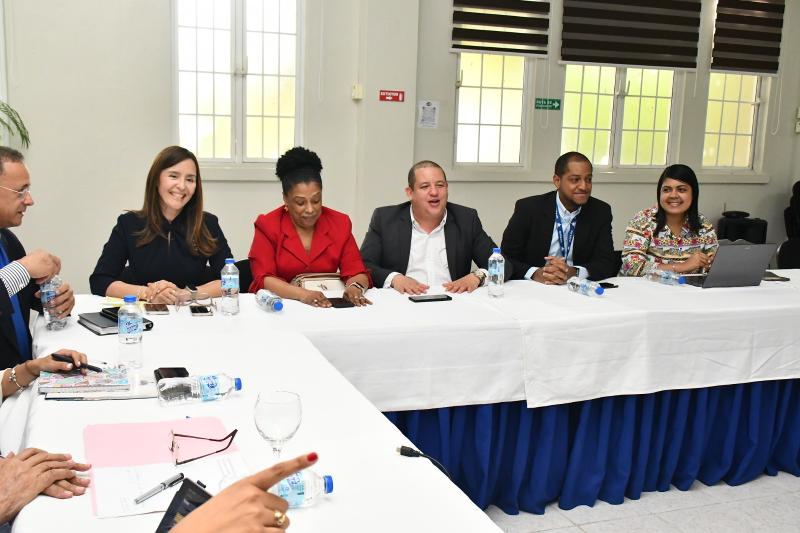 CONAPE y SUPERATE revisan los avances de Comunidades de Cuidado