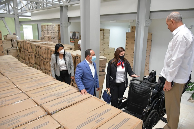 CONAPE recibe donación del Consulado General de la Rep. Dom. en Miami