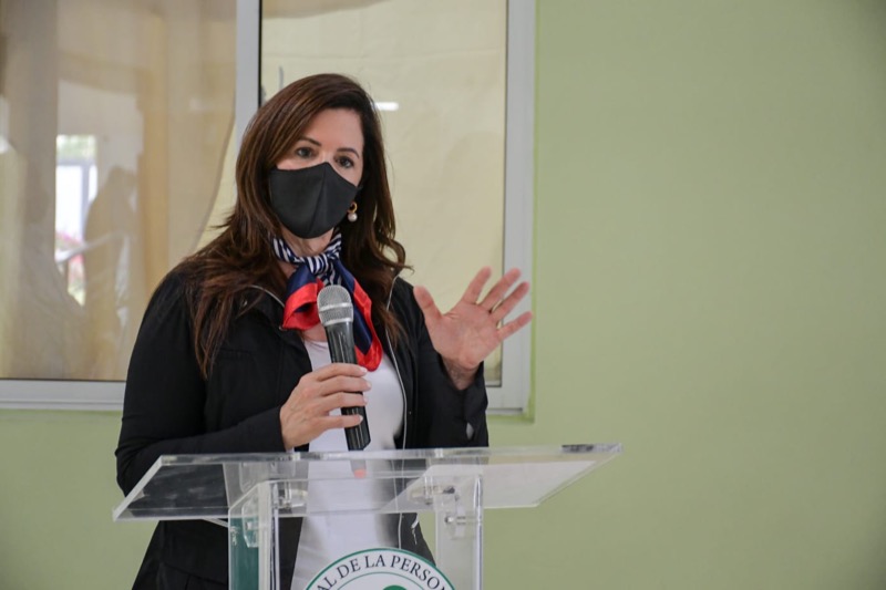 CONAPE recibe donación del Consulado General de la Rep. Dom. en Miami