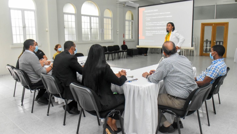 CONAPE imparte curso de capacitación en seguridad laboral.