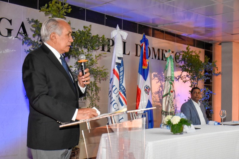 El CONAPE firmó un convenio con la Liga Municipal Dominicana