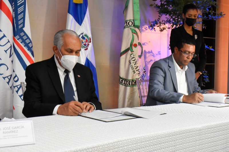El CONAPE firmó un convenio con la Liga Municipal Dominicana