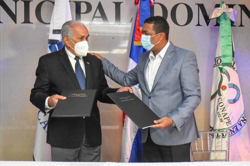 El CONAPE firmó un convenio con la Liga Municipal Dominicana