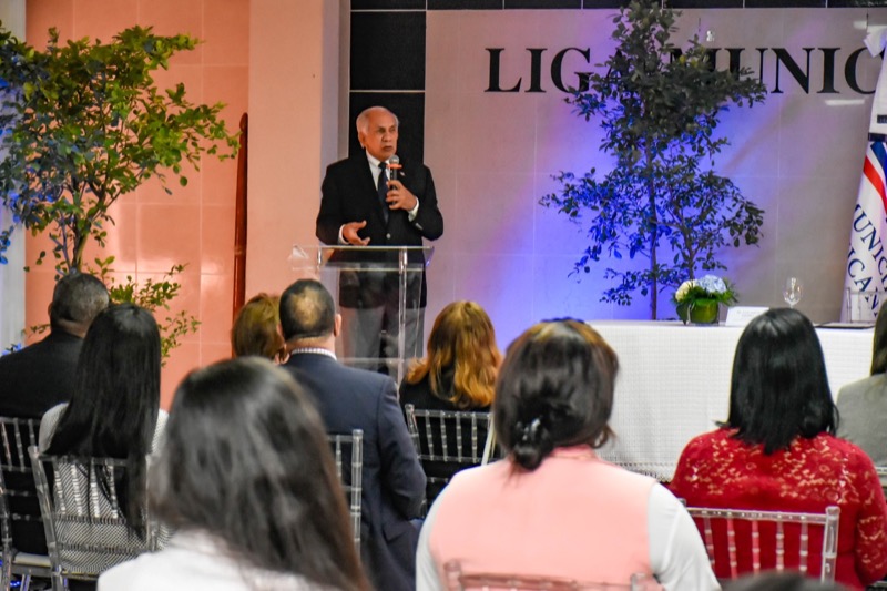 El CONAPE firmó un convenio con la Liga Municipal Dominicana