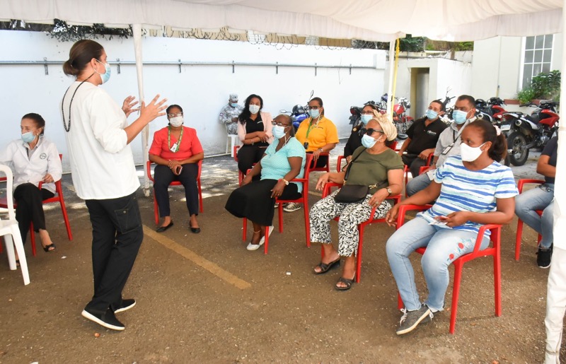 CONAPE imparte charla sobre el cuidado bucal en los envejecientes