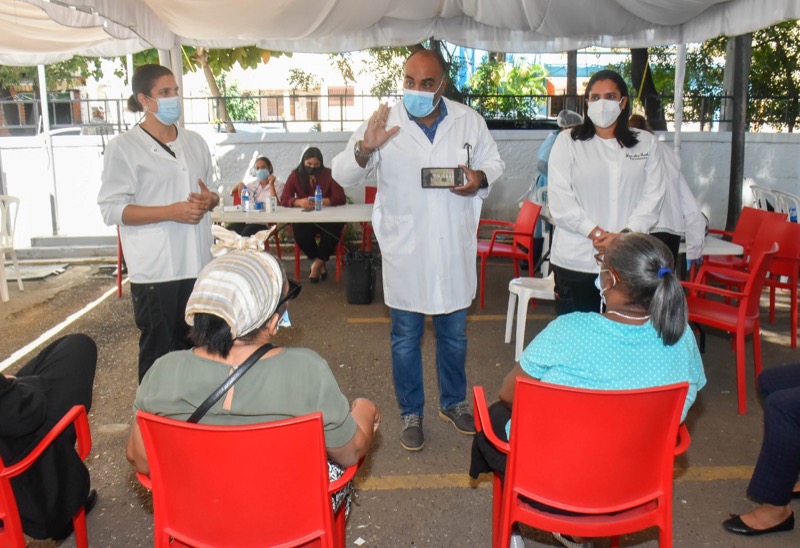 CONAPE imparte charla sobre el cuidado bucal en los envejecientes