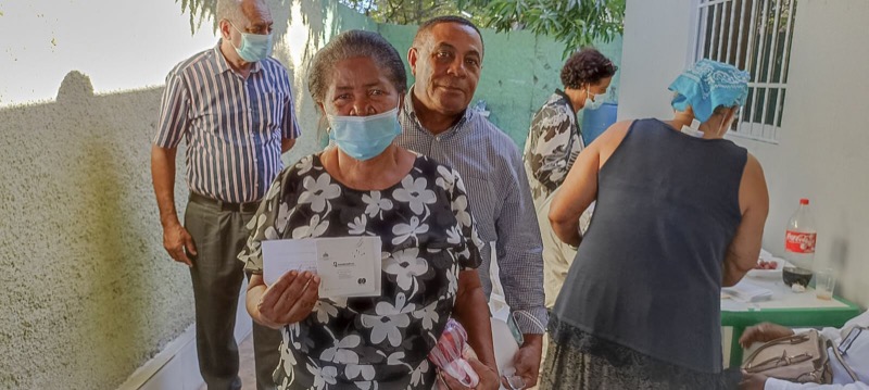 Distribución de bonos navideños a adultos mayores en los centros del CONAPE