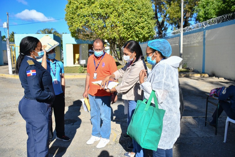 CONAPE visita al Centro de Corrección y Rehabilitación de Monte Plata Hombre 