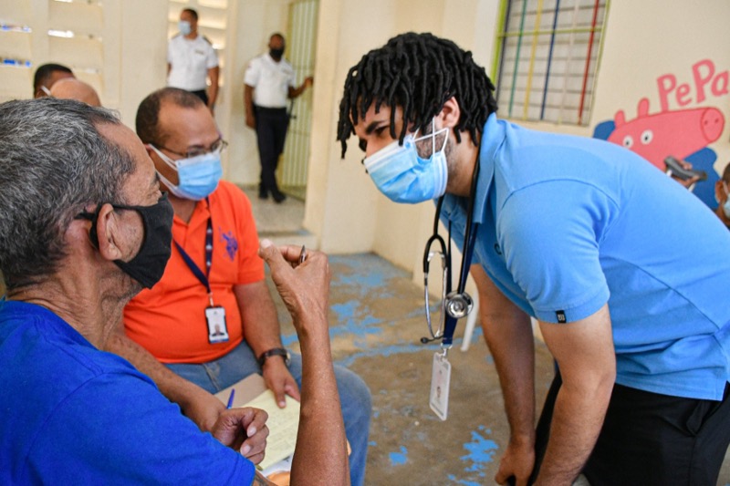 CONAPE visita al Centro de Corrección y Rehabilitación de Monte Plata Hombre 