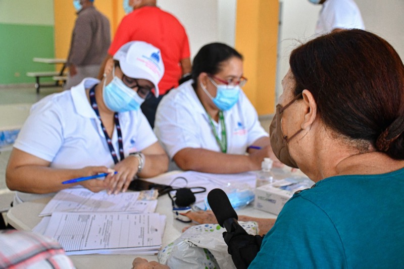 CONAPE Asiste Adultos Mayores en el Enriquillo de Herrera