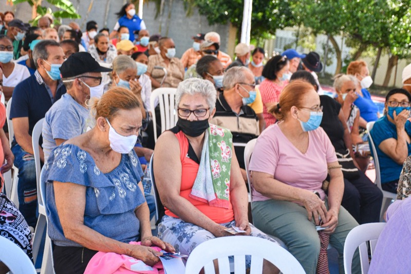 CONAPE Asiste Adultos Mayores en el Enriquillo de Herrera