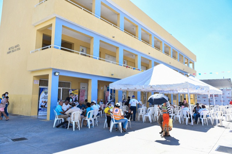CONAPE Asiste Adultos Mayores en el Enriquillo de Herrera
