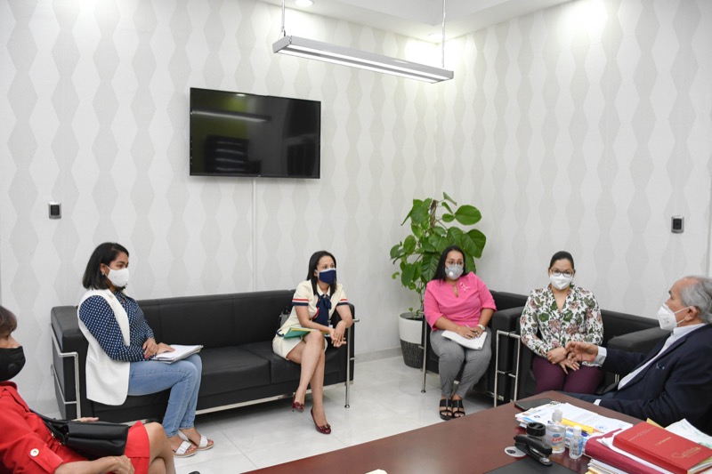 Visita de profesionales de la geriatría.