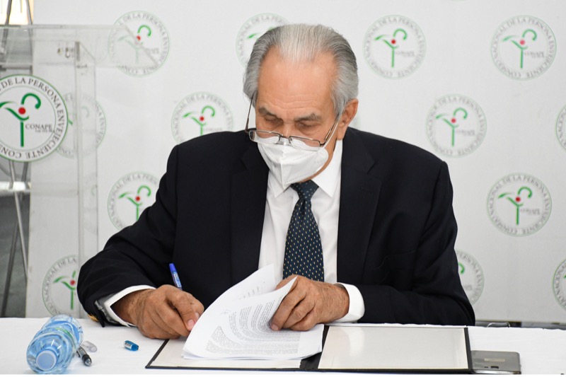 Conape firma acuerdos para compra de suplementos para asilos