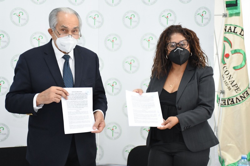 Conape firma acuerdos para compra de suplementos para asilos