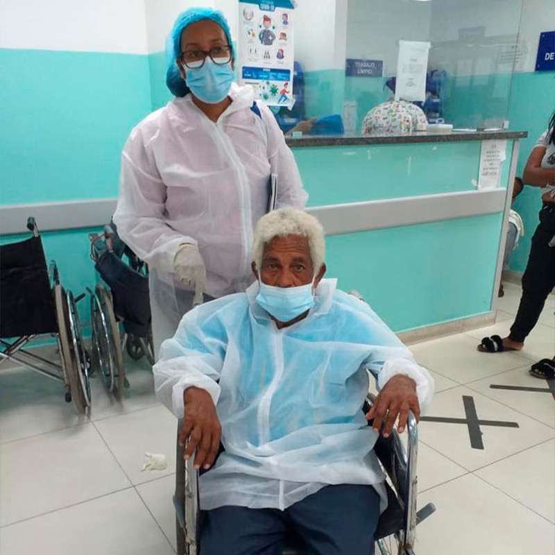 CONAPE acoge adulto mayor, referido por redes sociales