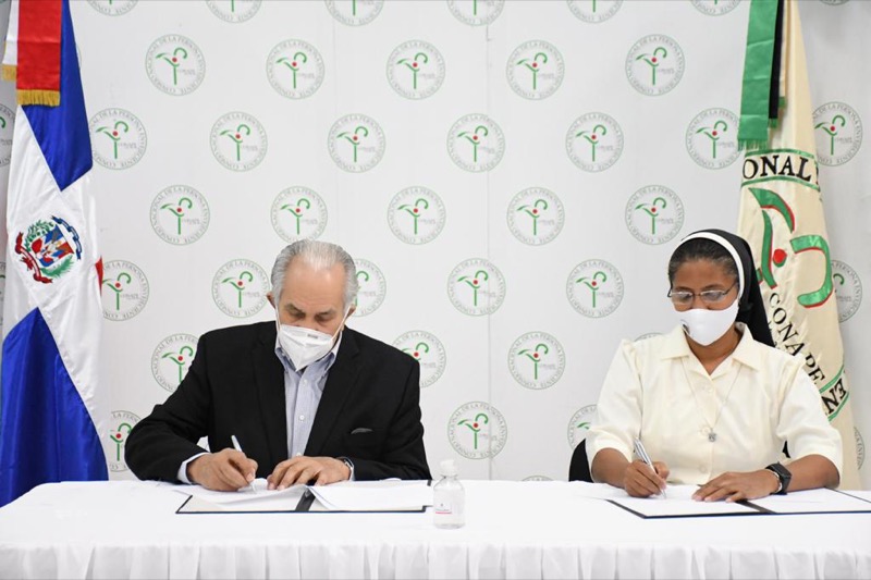 Firma de Convenios entre el CONAPE y ASOPROAD, Hogar de Ancianos Inspiración Divina, y otro.