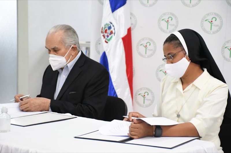 Firma de Convenios entre el CONAPE y ASOPROAD, Hogar de Ancianos Inspiración Divina, y otro.