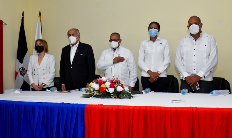 CONAPE firma convenio con Alcalde de Municipio San Rafael del Yuma
