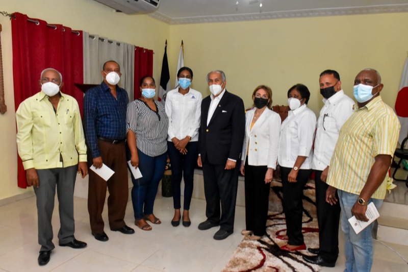 CONAPE firma convenio con Alcalde de Municipio San Rafael del Yuma