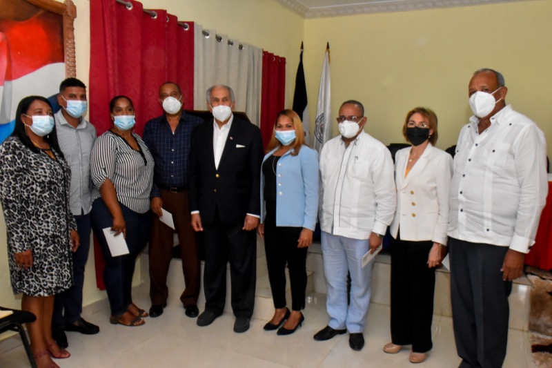 CONAPE firma convenio con Alcalde de Municipio San Rafael del Yuma