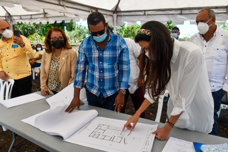 Representantes del CONAPE visitan terrenos para construcción de Hogar de Ancianos