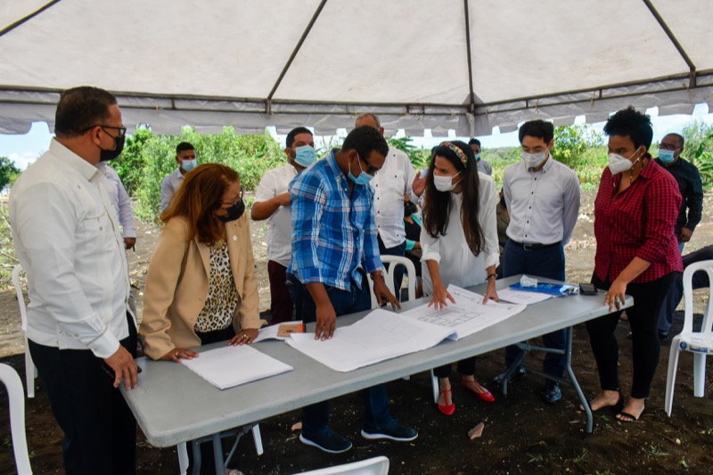 Representantes del CONAPE visitan terrenos para construcción de Hogar de Ancianos