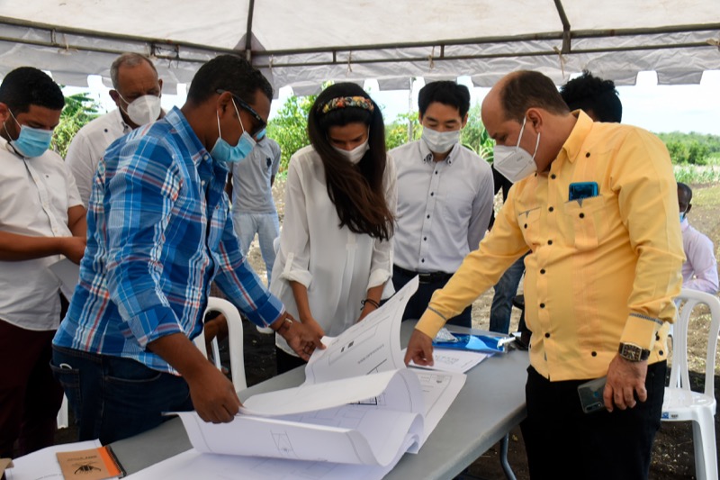 Representantes del CONAPE visitan terrenos para construcción de Hogar de Ancianos