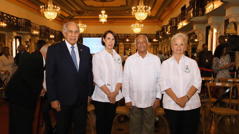 El Presidente Luis Abinader y CONAPE otorgan premios en el Día Internacional de la Persona de Edad
