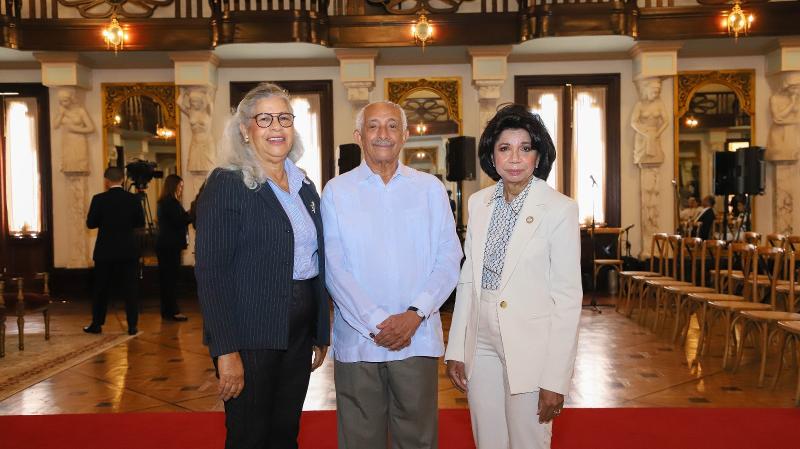 El Presidente Luis Abinader y CONAPE otorgan premios en el Día Internacional de la Persona de Edad