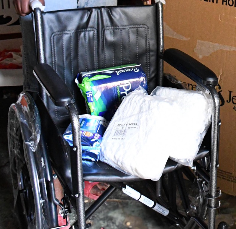 Conape entrega silla de ruedas a la señora Valentina Medina