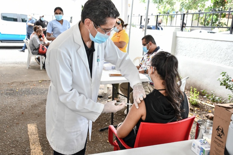 CONAPE respalda en la Jornada de Vacunación Comunitaria encabezada por el presidente Luis Abinader
